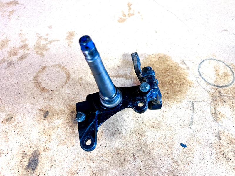 YAMAHA BANSHEE RIGHT SIDE SPINDLE BANSHEE SPINDLE RIGHT SIDE SPINDLE OEM 1999